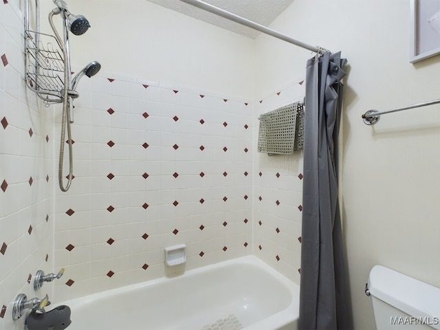 full bathroom featuring toilet and shower / tub combo