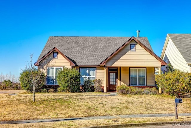 view of front of property featuring a porch and a front yard