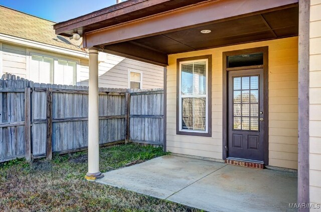 entrance to property featuring a patio