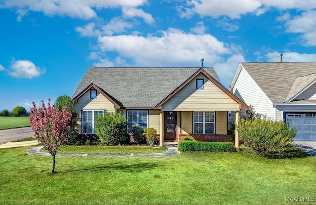 view of front of house featuring a front lawn