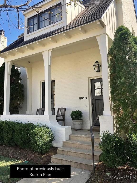 entrance to property featuring a porch