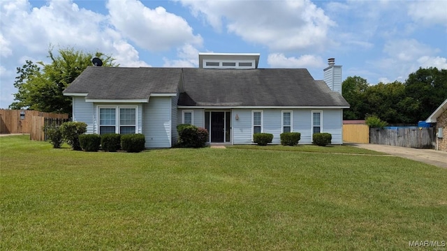 view of front of home featuring a front lawn