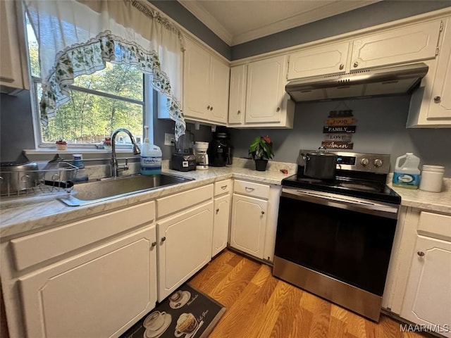 kitchen with sink, stainless steel electric range, ornamental molding, white cabinets, and light wood-type flooring