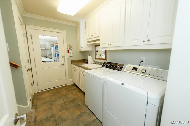 laundry room featuring sink, crown molding, cabinets, and washing machine and clothes dryer