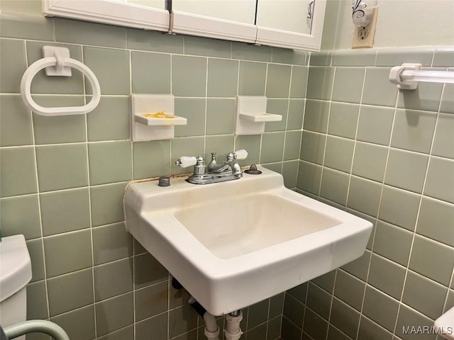 bathroom featuring tile walls, sink, and decorative backsplash