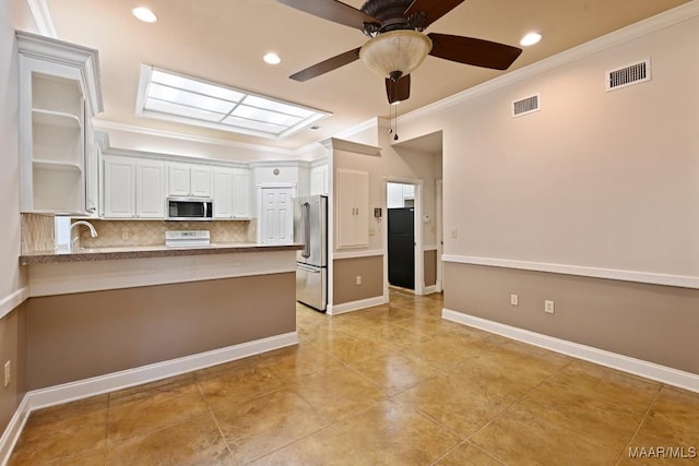 kitchen featuring visible vents, white cabinets, a peninsula, stainless steel appliances, and crown molding