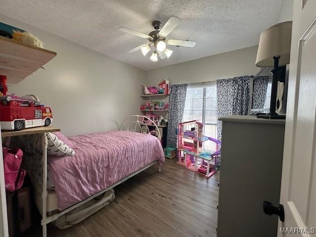 bedroom with hardwood / wood-style floors, a textured ceiling, and ceiling fan