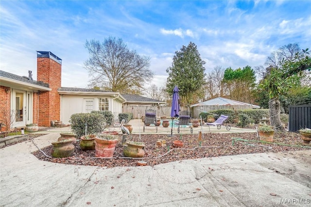 view of yard featuring a patio