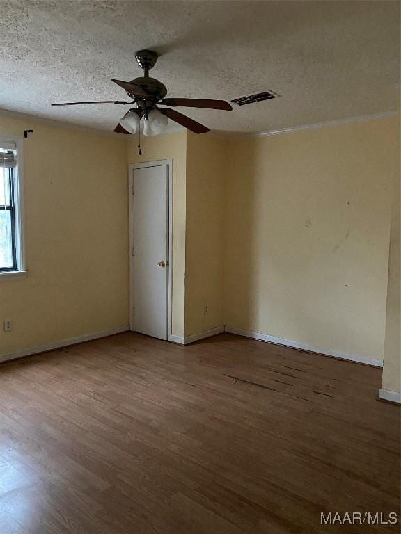 spare room featuring hardwood / wood-style floors, a textured ceiling, and ceiling fan