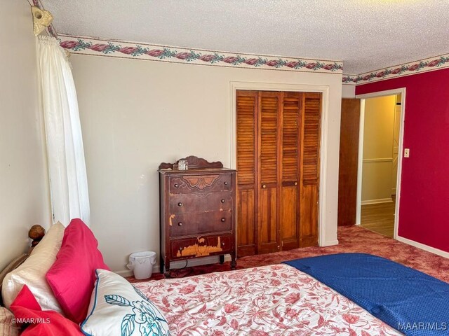 bedroom featuring carpet, a textured ceiling, and a closet