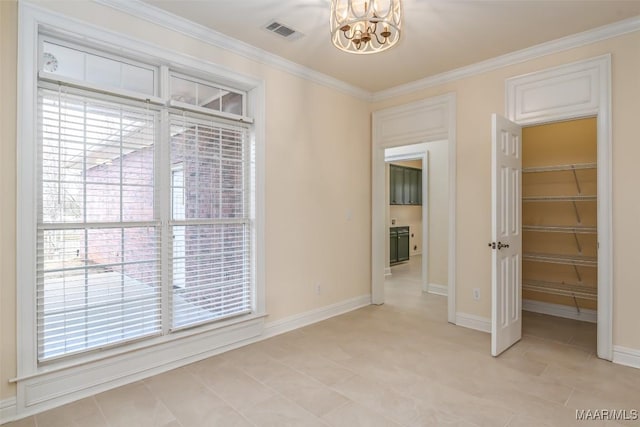 empty room with ornamental molding and a chandelier