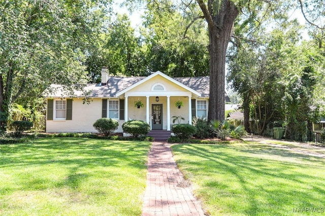 single story home featuring a front yard