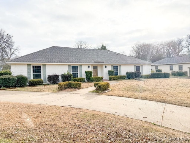 ranch-style house with a front yard