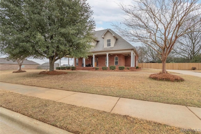 view of front of property featuring a porch and a front yard