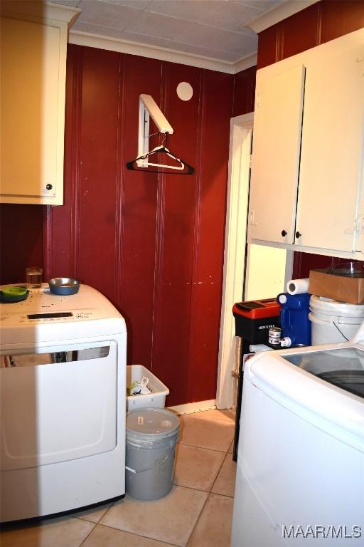 laundry room with cabinets, light tile patterned floors, and washer / clothes dryer