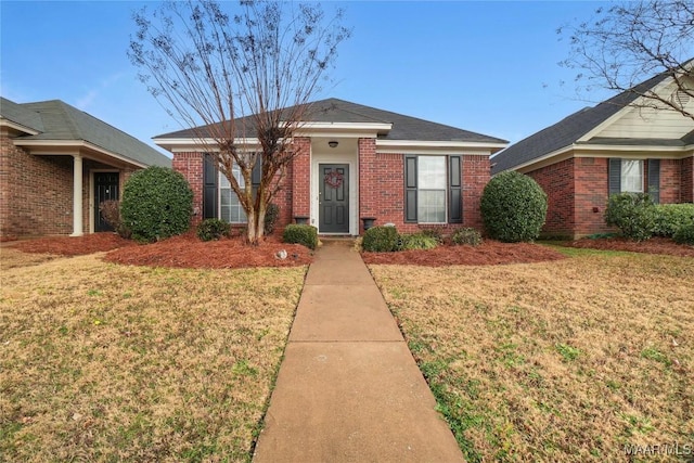 view of front of home with a front lawn