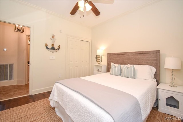 bedroom featuring crown molding, ceiling fan, dark hardwood / wood-style flooring, and a closet