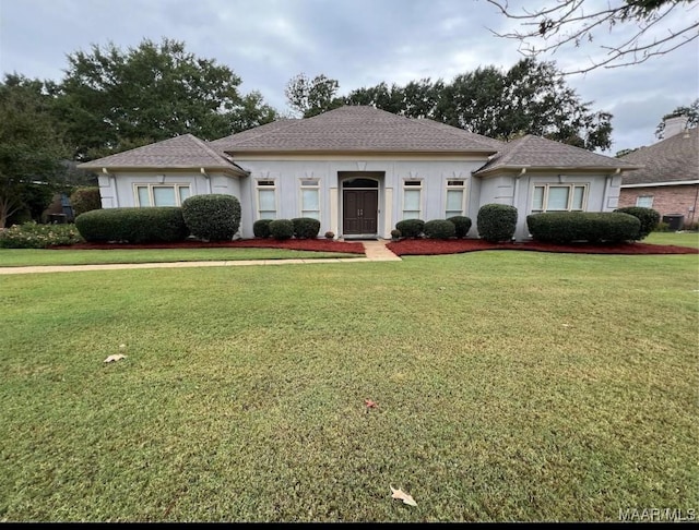 view of front of property with a front yard