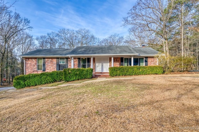 ranch-style home with a front yard