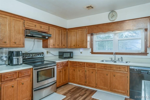 kitchen with sink, light hardwood / wood-style flooring, and black appliances