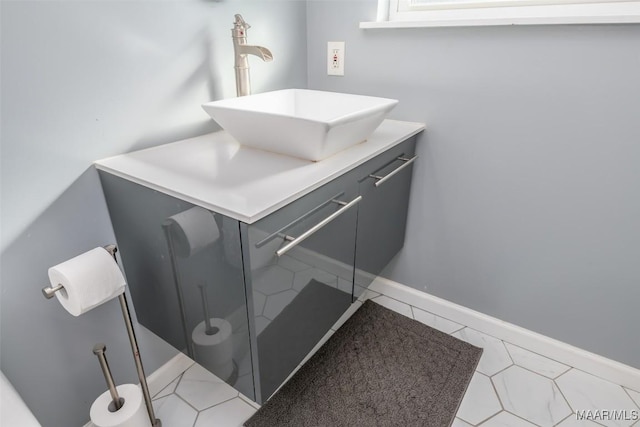 bathroom featuring sink