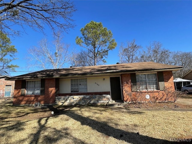 single story home featuring a front yard