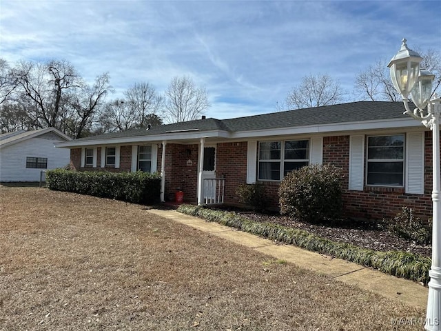 single story home with a front lawn