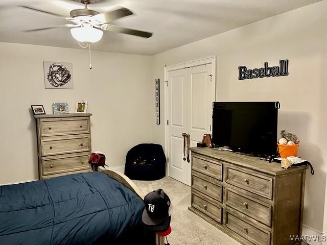 carpeted bedroom featuring ceiling fan