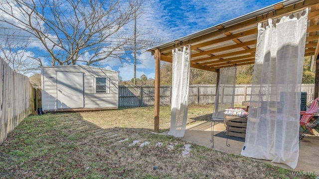 view of yard with a shed