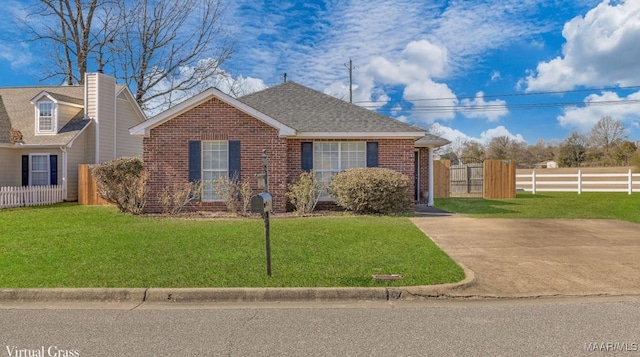 view of front of home with a front lawn