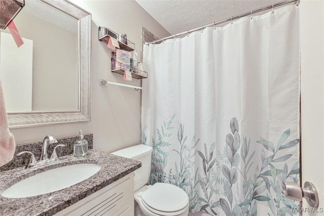 bathroom with a shower with curtain, vanity, toilet, and a textured ceiling