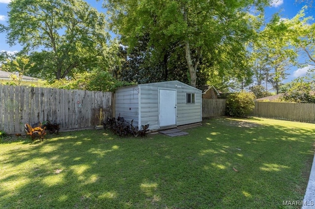 view of yard featuring a storage shed