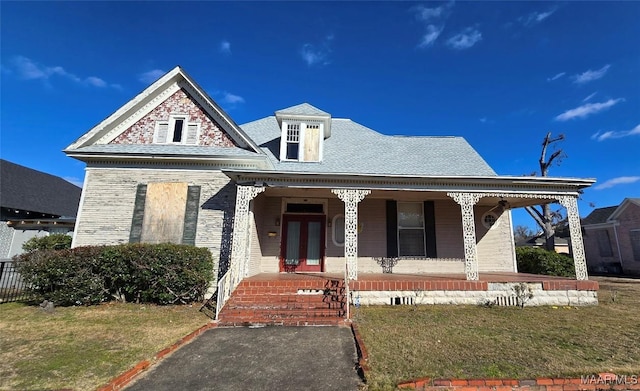 view of front of home featuring a porch and a front lawn