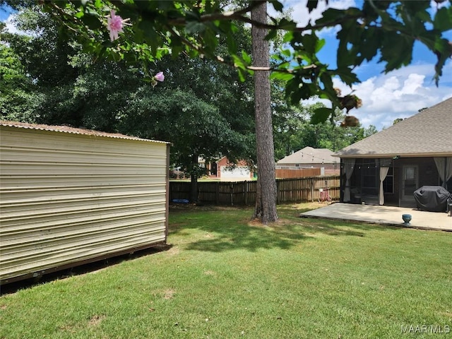 view of yard featuring a patio