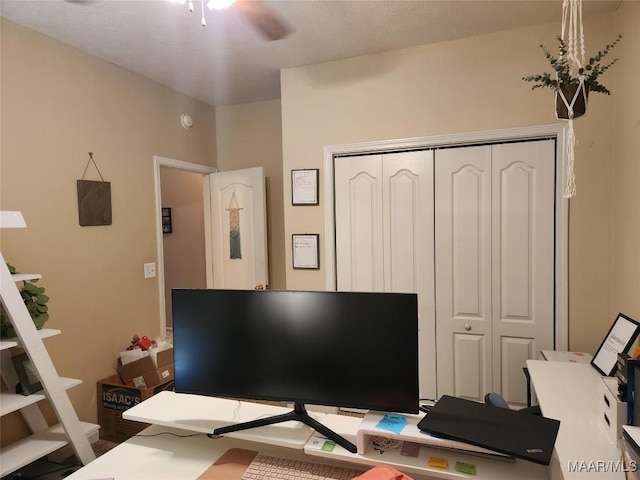 office area featuring ceiling fan