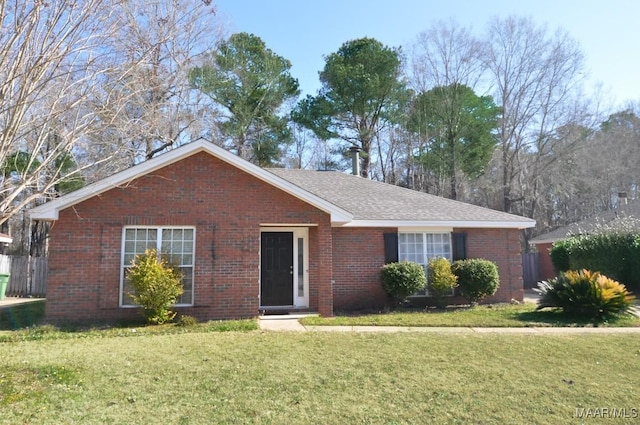 ranch-style home featuring a front lawn