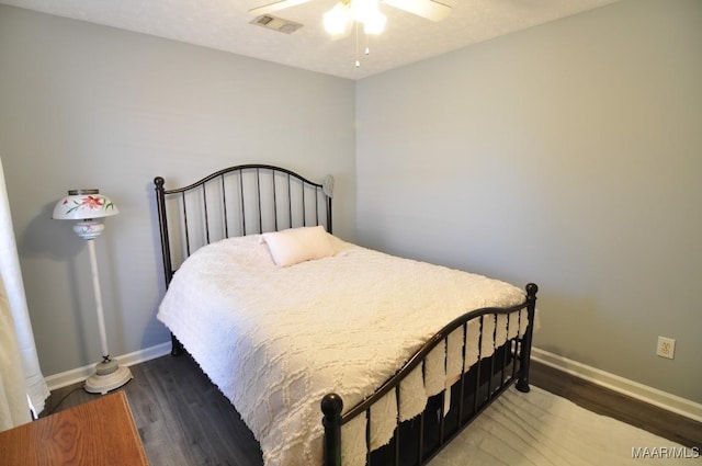 bedroom featuring hardwood / wood-style floors, a textured ceiling, and ceiling fan