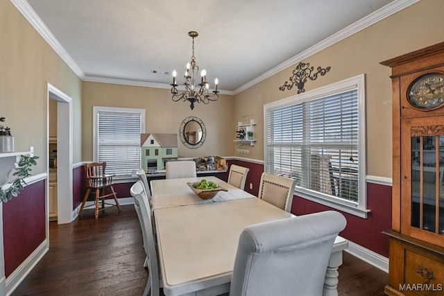 dining room with crown molding, dark wood-type flooring, and a notable chandelier