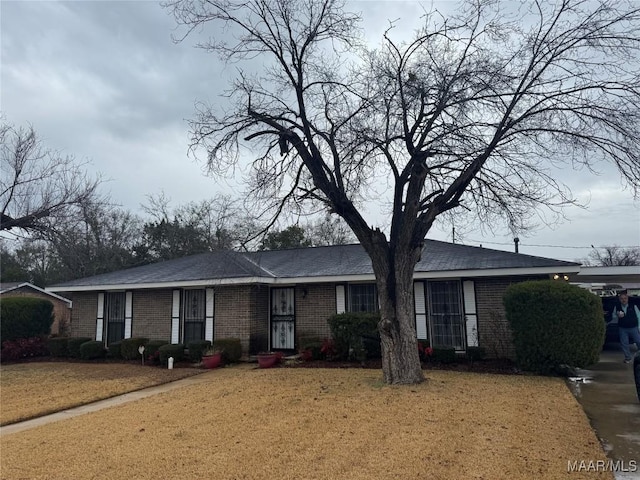 ranch-style home featuring a front yard