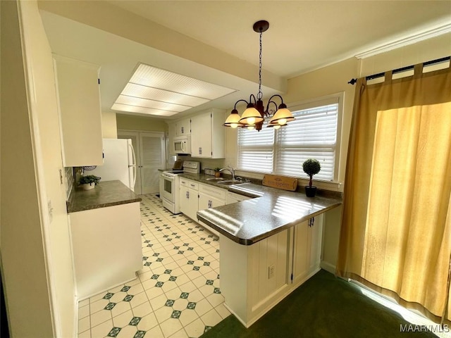 kitchen with decorative light fixtures, sink, white cabinets, kitchen peninsula, and white appliances