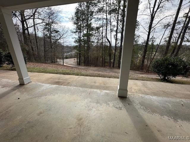 view of yard featuring a patio