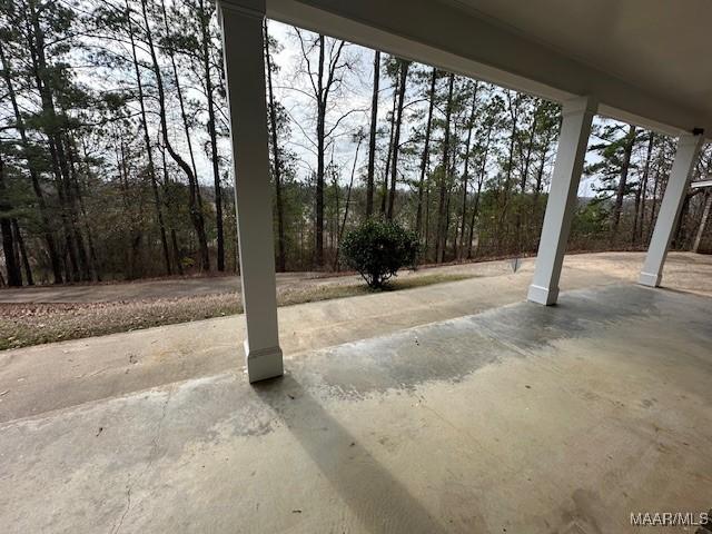 view of yard featuring a patio area