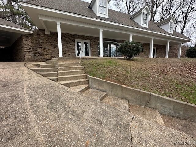 property entrance with covered porch