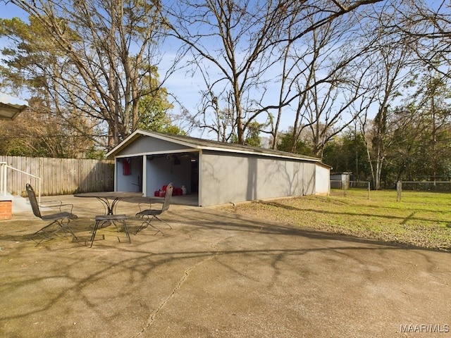 view of outdoor structure featuring a yard