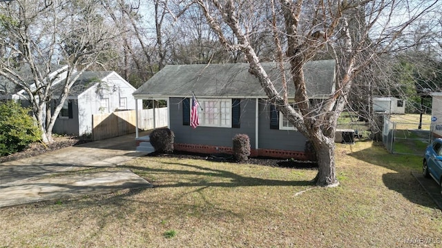 view of front of property featuring central AC unit and a front yard