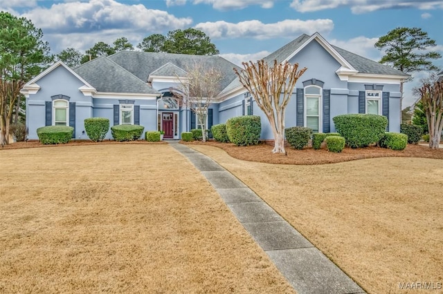 view of front facade featuring a garage and a front lawn