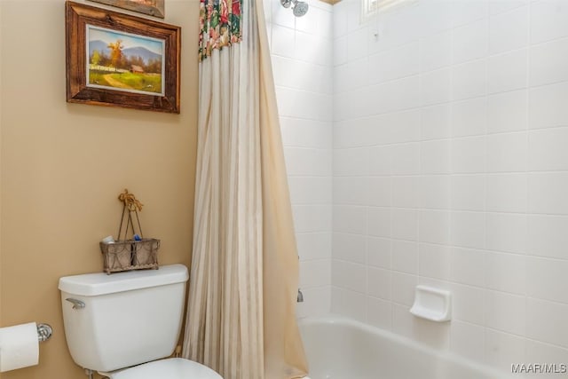 bathroom with shower / tub combo with curtain and toilet