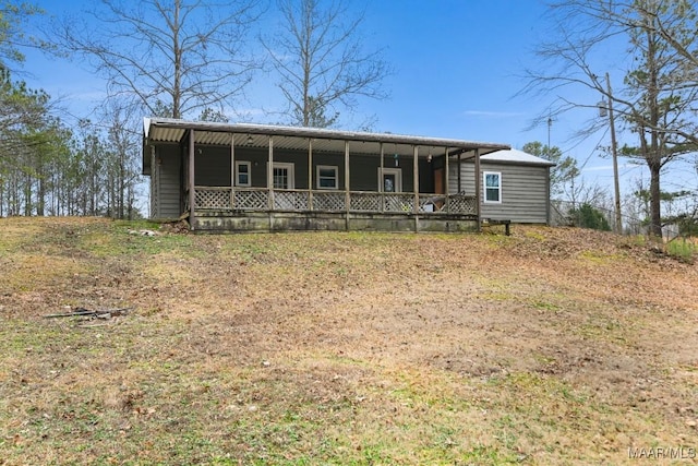 view of front of property featuring a porch