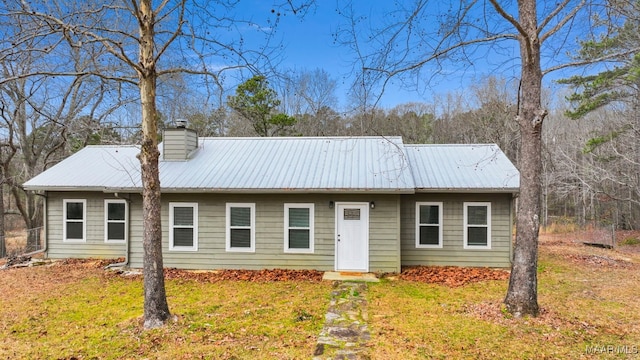 single story home with a front yard