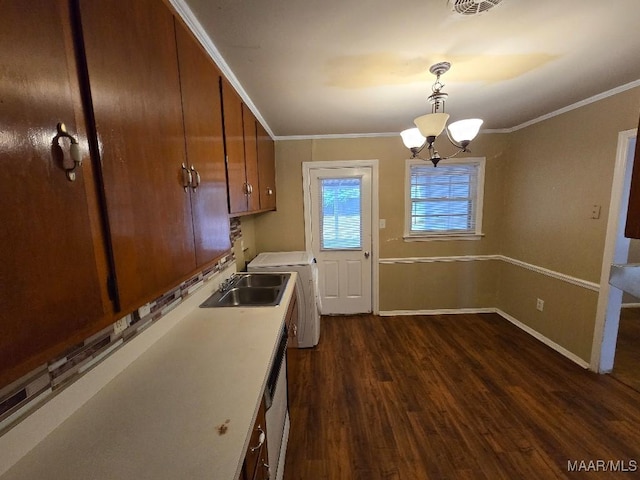 kitchen with sink, dark wood-type flooring, an inviting chandelier, ornamental molding, and decorative light fixtures